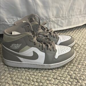 JORDAN 1 MID 'COLLEGE GREY' - Barely Worn